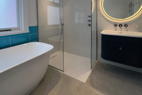 Walk-in Shower <br class="mobile break">Specialists